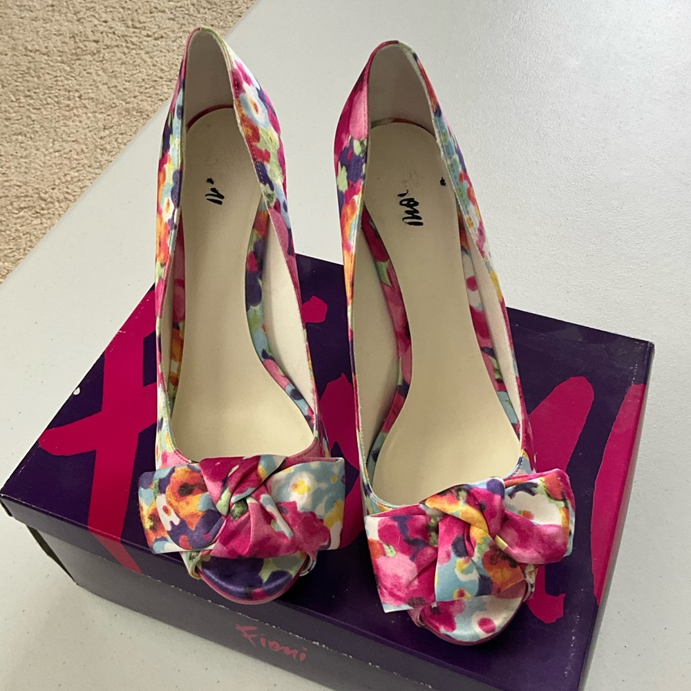 Heels - Picture 3 of 3